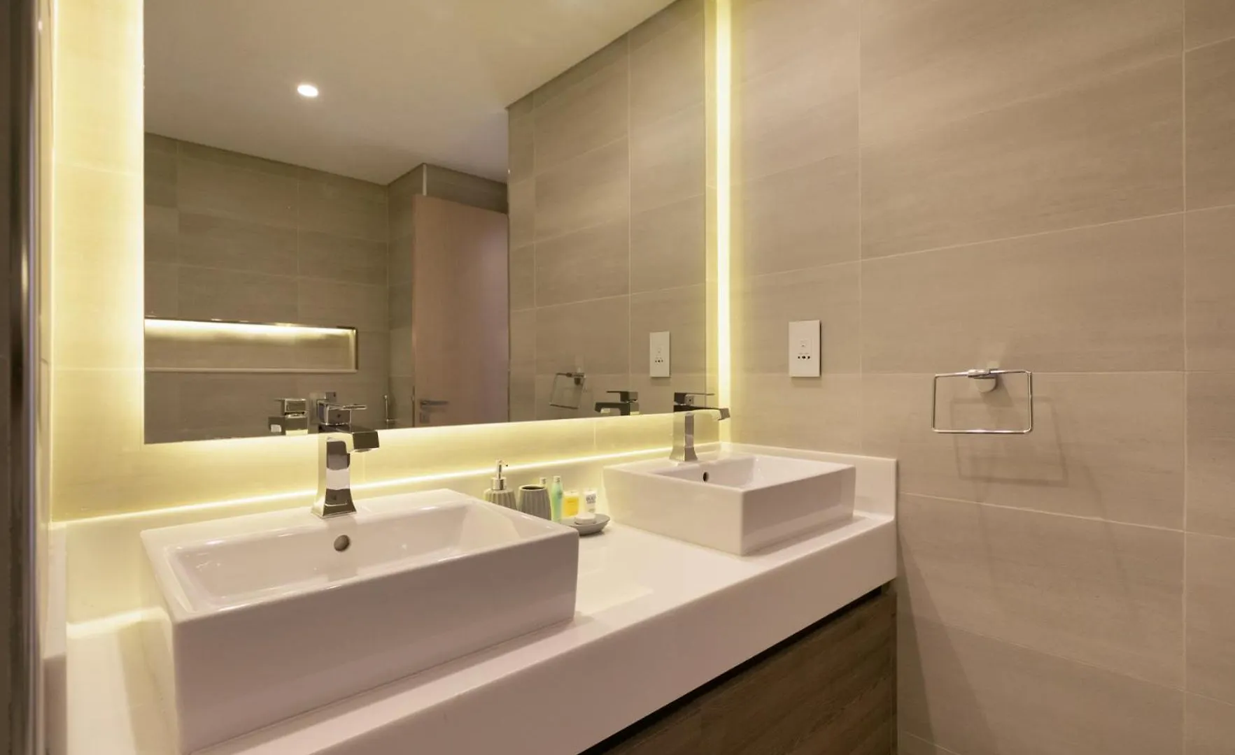 2 Bedroom With Maid'S Next To Dubai Mall Mada Residences